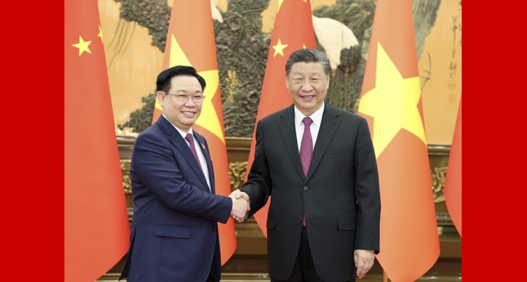 Xi Jinping rencontre le président de l'Assemblée nationale du Vietnam