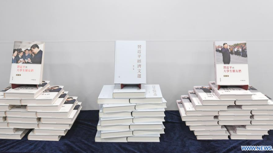Lancement à Hong Kong d'ouvrages de Xi Jinping sur l'économie et sur ses échanges avec les étudiants universitaires