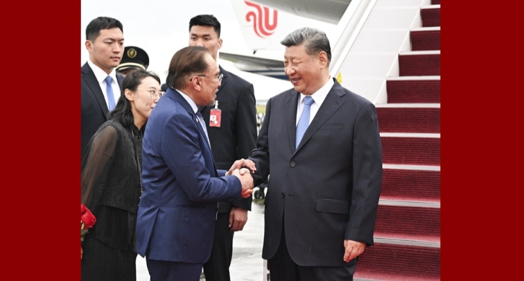 Xi Jinping arrive à Kuala Lumpur pour une visite d'Etat en Malaisie