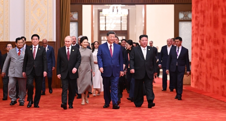 Xi Jinping s'adresse à la réception de la Journée de la Victoire, mettant l'accent sur la justice, la paix et la force du peuple