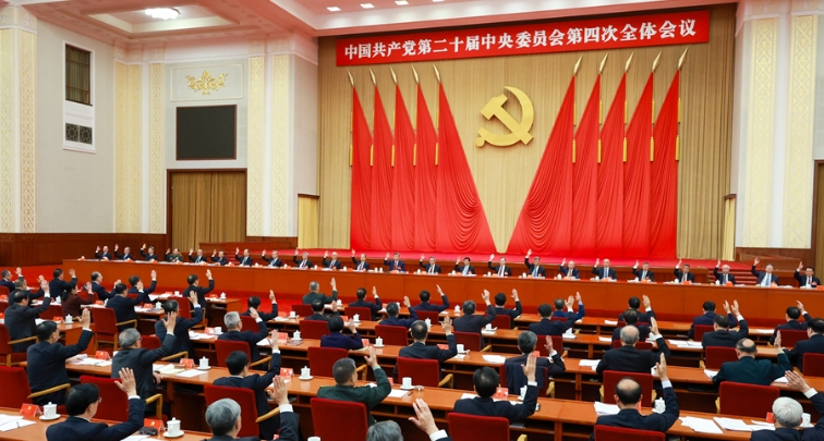 Le plénum du PCC s'achève en adoptant des propositions pour le 15e Plan quinquennal de la Chine