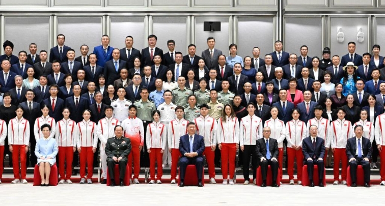Xi Jinping rencontre des personnalités sportives nationales