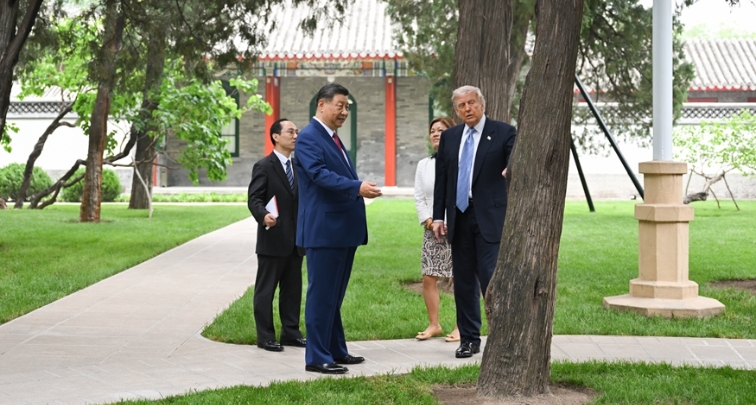 Xi Jinping et Donald Trump tiennent une réunion privée à Beijing