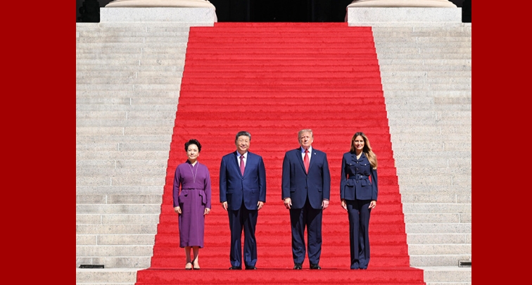 Xi Jinping et Peng Liyuan visitent les Archives nationales des Etats-Unis avec Donald Trump et son épouse
